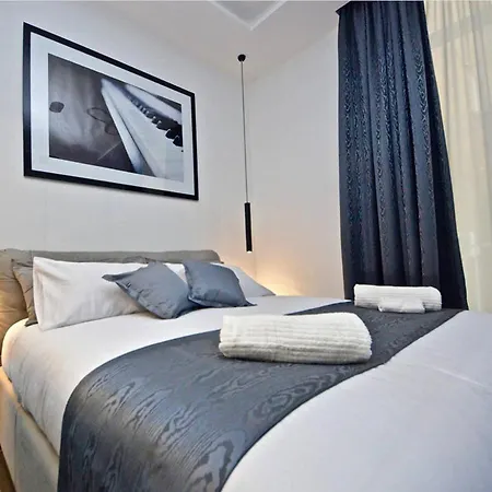 Lejlighed Modern In + Balcony