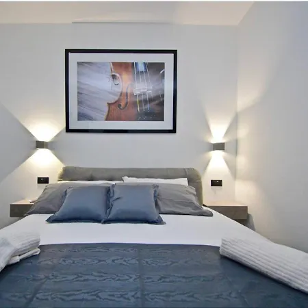 Lejlighed Modern In + Balcony *