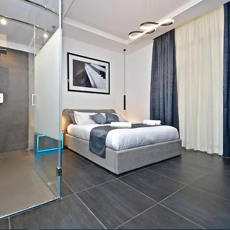 Modern In + Balcony Naples
