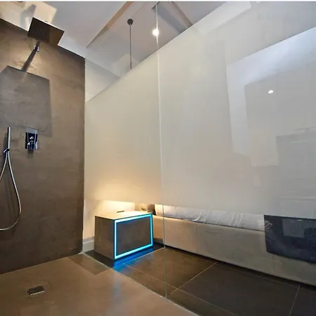 Modern In + Balcony Naples
